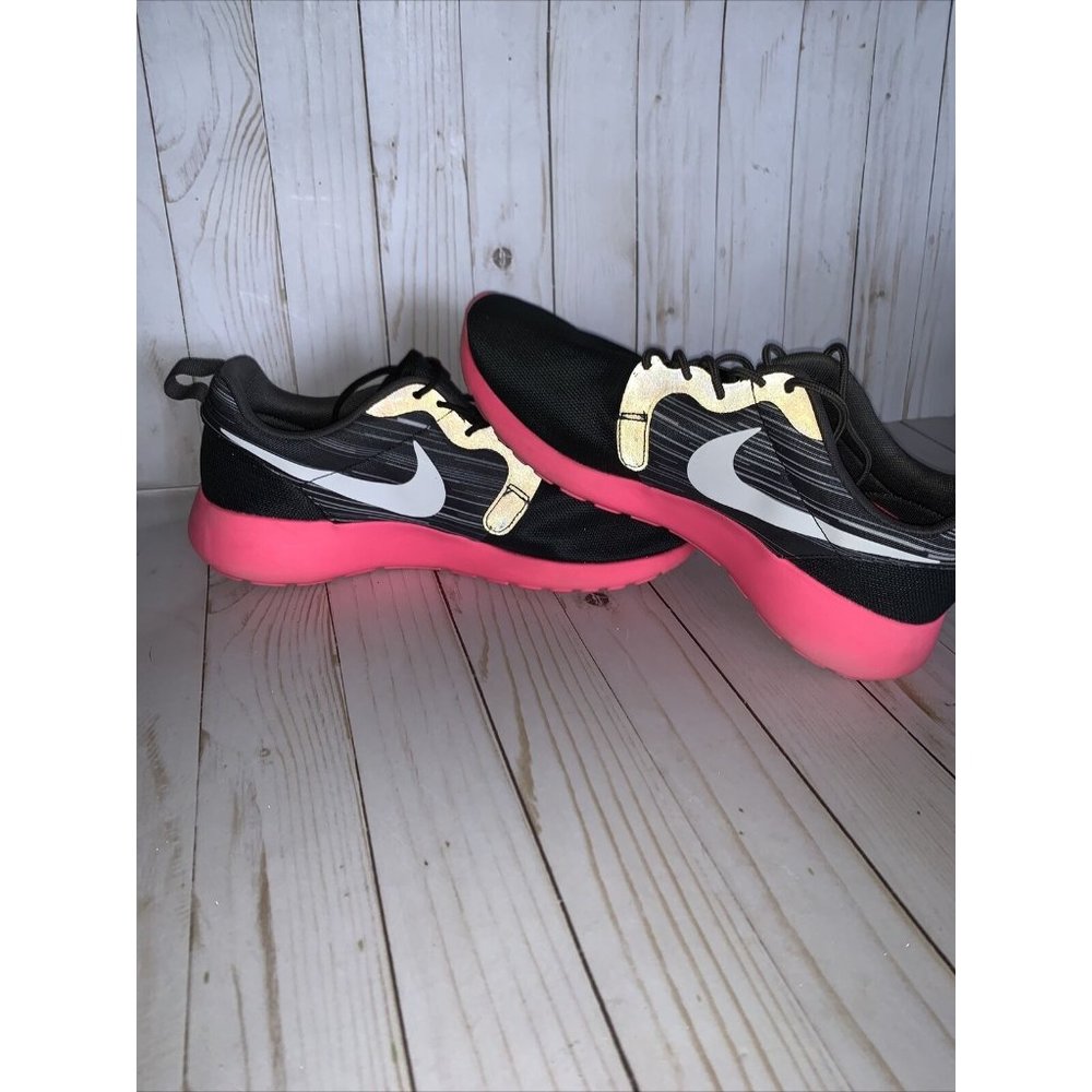 NIKE ROSHE RUN 636220-002  HYPERFUSE BLACK ASH GREY HYPER PINK Size 9.5